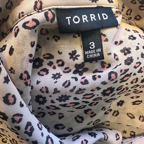 Torrid Leopard Print Twist Front Chiffon Tunic Pink Blouse Top Size 3 - Picture 5 of 6